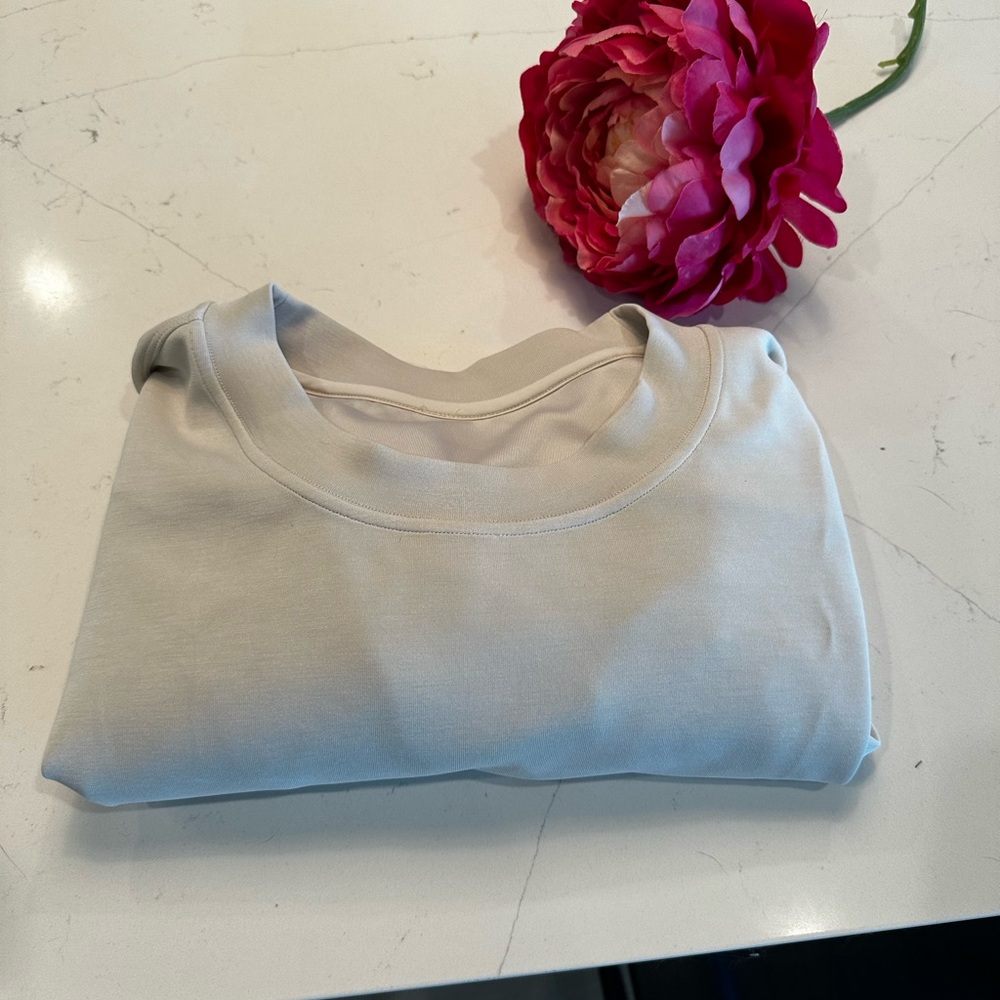 Lululemon Cropped Softstreme Sweatshirt size 8
